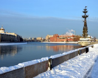 Visit Moscow: walking along the Moscow river