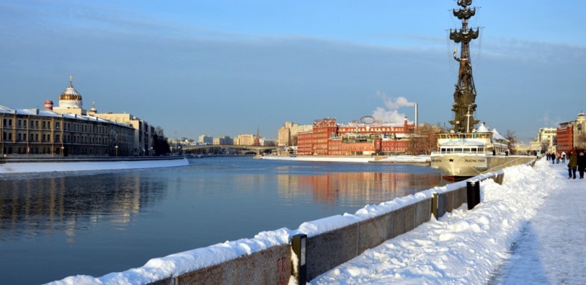 Visit Moscow: walking along the Moscow river