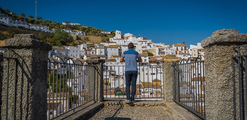 Andalusia is a stunning region in Spain, with charming white-washed towns, breathtaking views and delicious food. Do you want to visit?